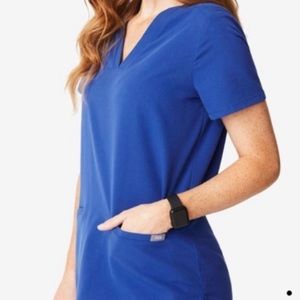 🌟 FIGS PO#1579 Women’s Winning Blue Two Pocket Scrub Top - $32! 🌟
